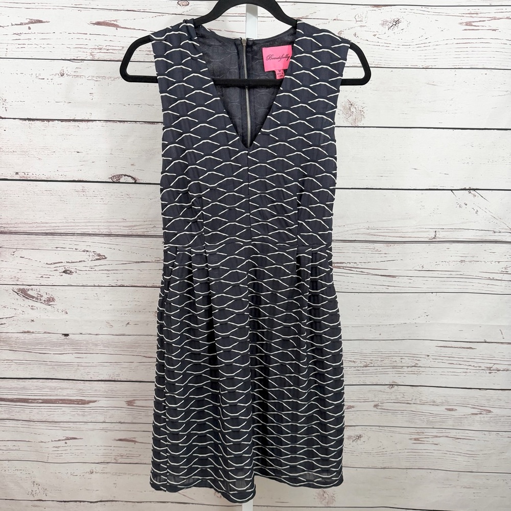 Beautifully Navy Blue and White Shift Dress Size Medium